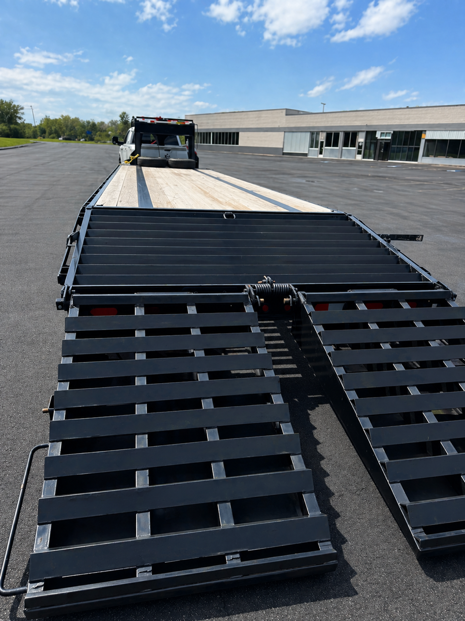 35' Gooseneck Trailer thumbnail 2